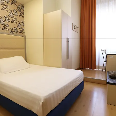 ピアチェンツァ 3* ミラノ