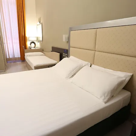 ピアチェンツァ ホテル 3*