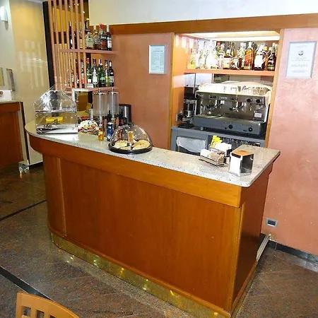 ピアチェンツァ ホテル 3*