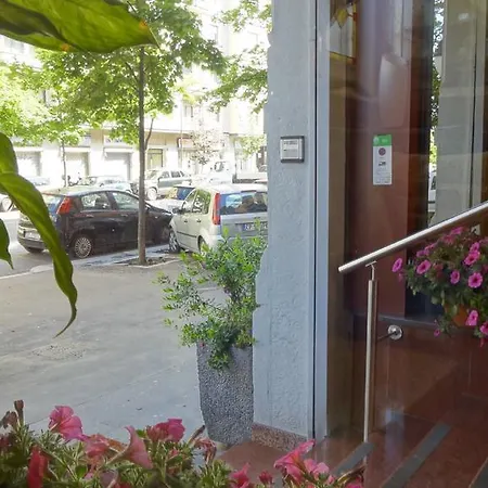 ピアチェンツァ 3* ミラノ