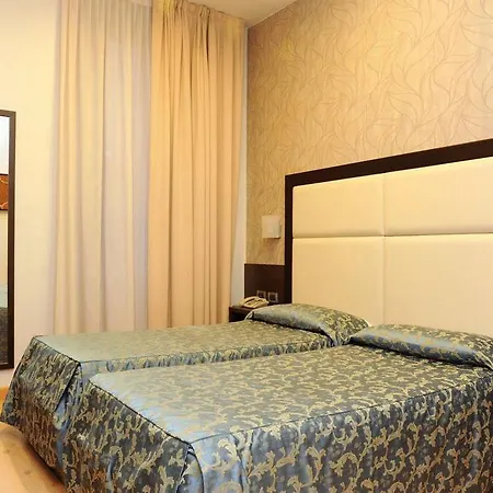 ピアチェンツァ 3* ミラノ